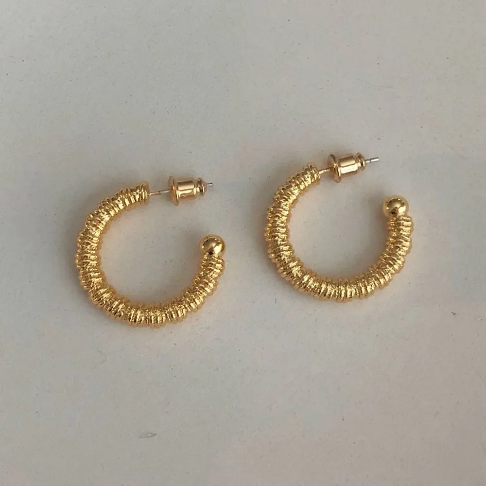 18K Gold Plated Minimalistic String Wired Hoop Earrings